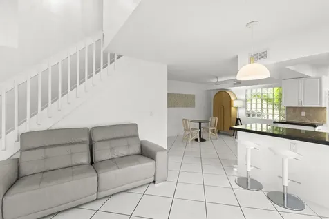 1045 Se 6th Avenue Dania Beach FL 33004