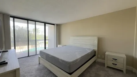 2425 Presidential Way West Palm Beach FL 33401