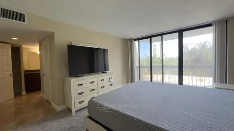 2425 Presidential Way West Palm Beach FL 33401