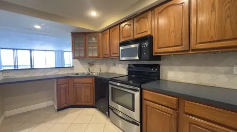 2425 Presidential Way West Palm Beach FL 33401