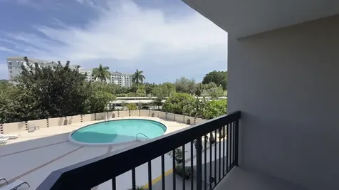 2425 Presidential Way West Palm Beach FL 33401