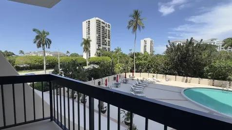 2425 Presidential Way West Palm Beach FL 33401