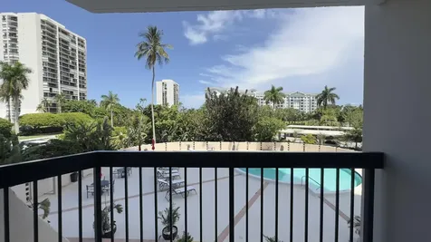 2425 Presidential Way West Palm Beach FL 33401
