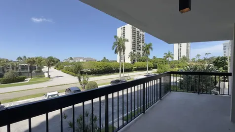 2425 Presidential Way West Palm Beach FL 33401