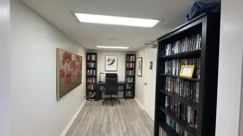 2425 Presidential Way West Palm Beach FL 33401