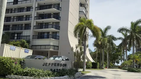 2425 Presidential Way West Palm Beach FL 33401
