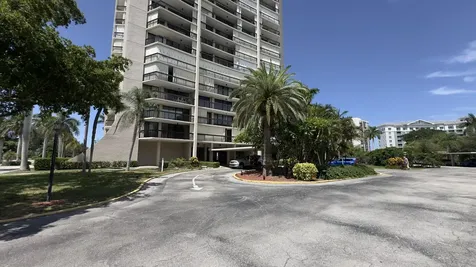 2425 Presidential Way West Palm Beach FL 33401