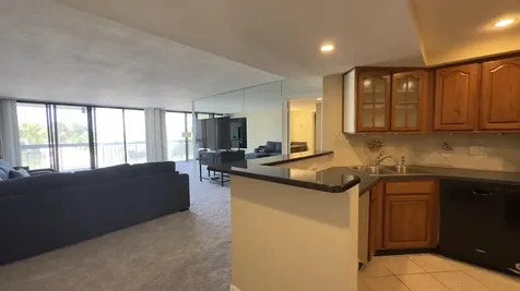 2425 Presidential Way West Palm Beach FL 33401