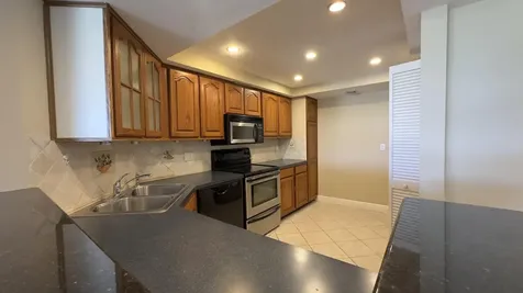 2425 Presidential Way West Palm Beach FL 33401