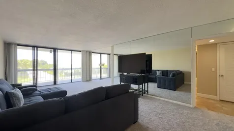2425 Presidential Way West Palm Beach FL 33401