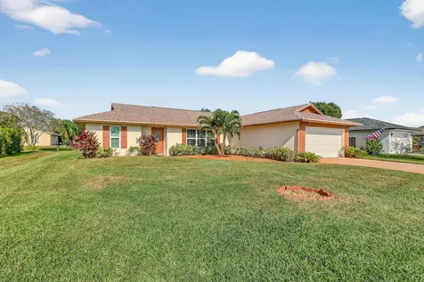 943 Se Brookedge Avenue Port Saint Lucie FL 34983