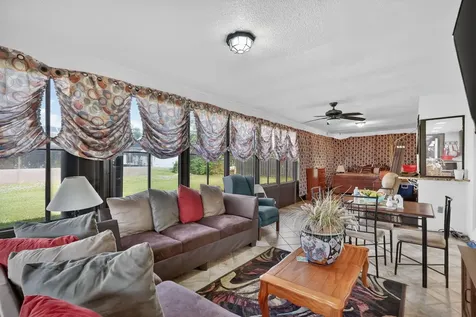 943 Se Brookedge Avenue Port Saint Lucie FL 34983