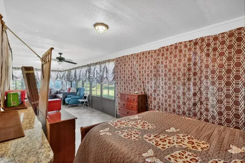 943 Se Brookedge Avenue Port Saint Lucie FL 34983
