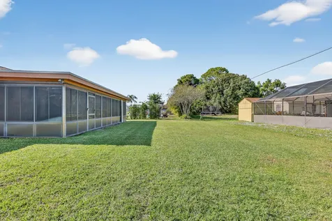 943 Se Brookedge Avenue Port Saint Lucie FL 34983