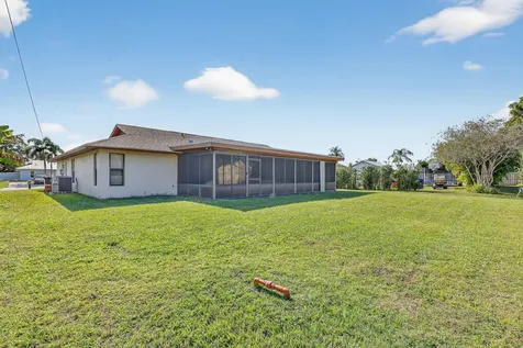 943 Se Brookedge Avenue Port Saint Lucie FL 34983