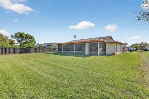 943 Se Brookedge Avenue Port Saint Lucie FL 34983