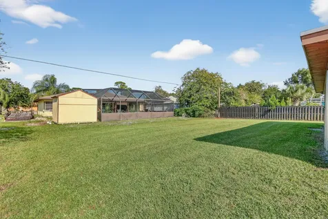 943 Se Brookedge Avenue Port Saint Lucie FL 34983