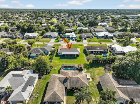943 Se Brookedge Avenue Port Saint Lucie FL 34983
