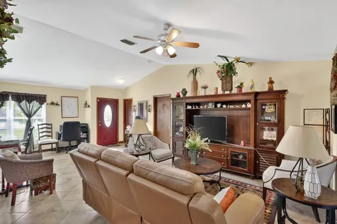 943 Se Brookedge Avenue Port Saint Lucie FL 34983