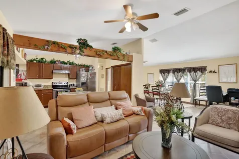 943 Se Brookedge Avenue Port Saint Lucie FL 34983