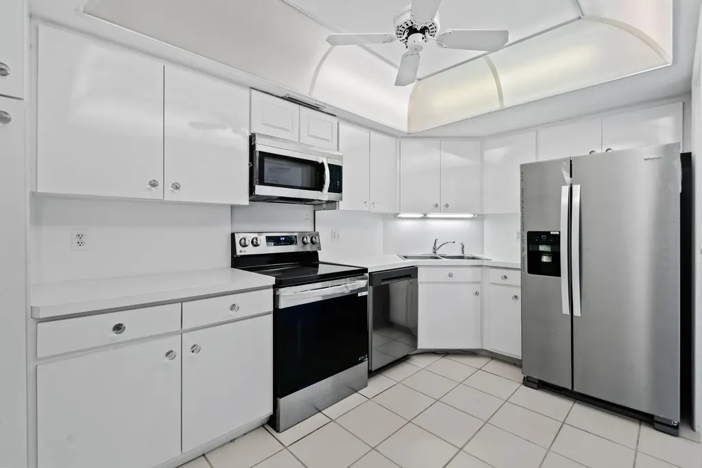 2425 Presidential Way West Palm Beach FL 33401