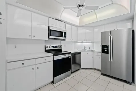 2425 Presidential Way West Palm Beach FL 33401