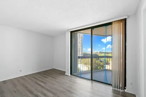 2425 Presidential Way West Palm Beach FL 33401