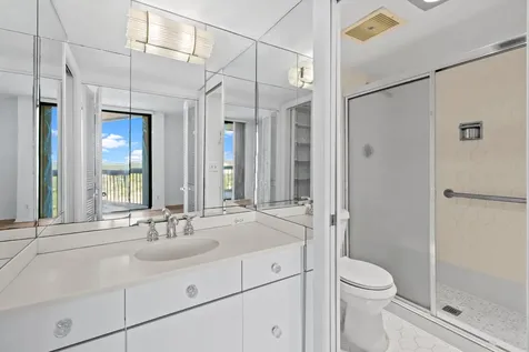 2425 Presidential Way West Palm Beach FL 33401
