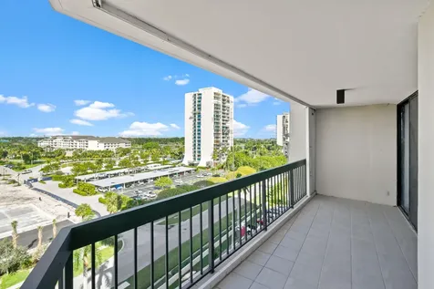 2425 Presidential Way West Palm Beach FL 33401