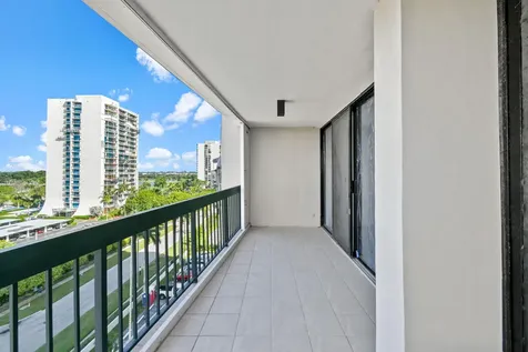 2425 Presidential Way West Palm Beach FL 33401