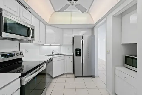 2425 Presidential Way West Palm Beach FL 33401