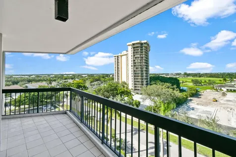 2425 Presidential Way West Palm Beach FL 33401