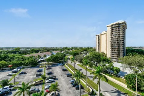 2425 Presidential Way West Palm Beach FL 33401