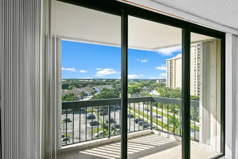 2425 Presidential Way West Palm Beach FL 33401