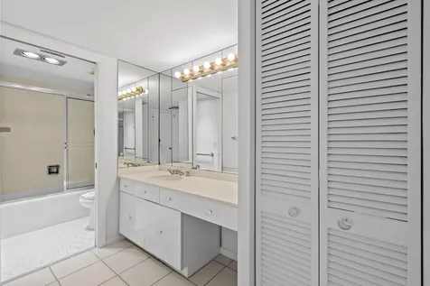 2425 Presidential Way West Palm Beach FL 33401