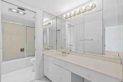 2425 Presidential Way West Palm Beach FL 33401