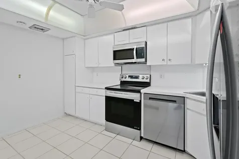 2425 Presidential Way West Palm Beach FL 33401