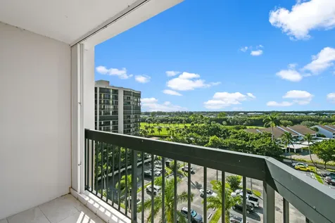 2425 Presidential Way West Palm Beach FL 33401