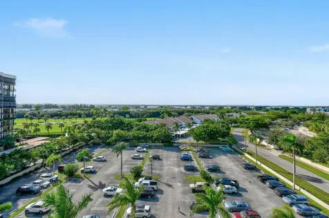2425 Presidential Way West Palm Beach FL 33401