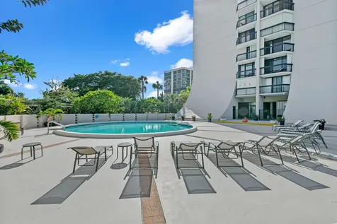 2425 Presidential Way West Palm Beach FL 33401