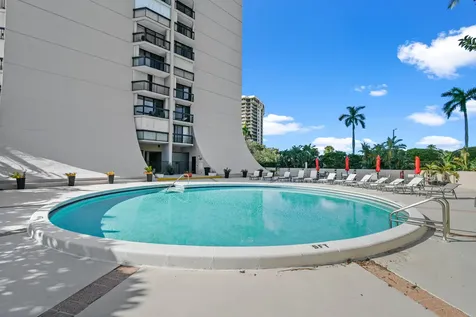 2425 Presidential Way West Palm Beach FL 33401