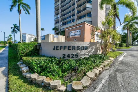 2425 Presidential Way West Palm Beach FL 33401
