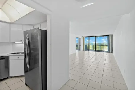 2425 Presidential Way West Palm Beach FL 33401