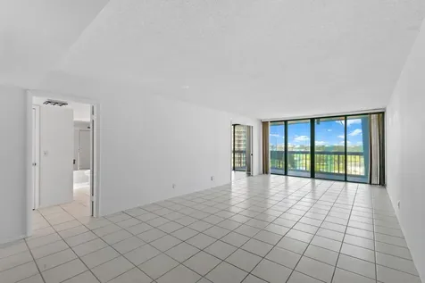 2425 Presidential Way West Palm Beach FL 33401