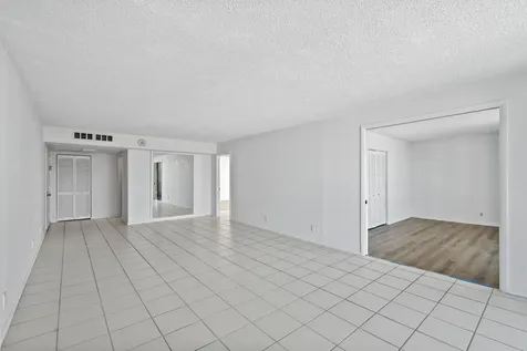 2425 Presidential Way West Palm Beach FL 33401
