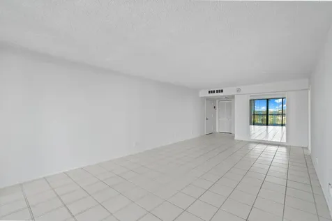 2425 Presidential Way West Palm Beach FL 33401