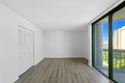 2425 Presidential Way West Palm Beach FL 33401