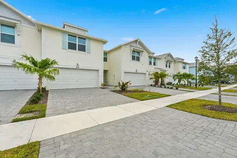 373 Salisbury Circle Fort Pierce FL 34982