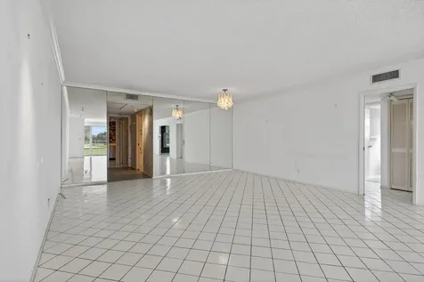 555 Oaks Lane Pompano Beach FL 33069