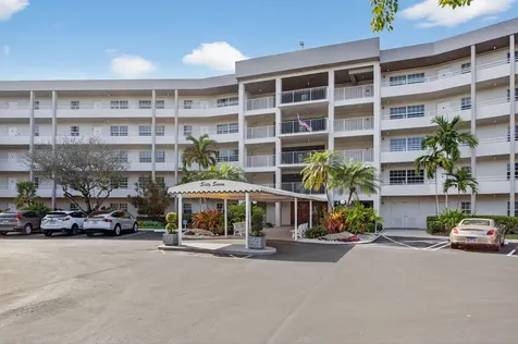 555 Oaks Lane Pompano Beach FL 33069